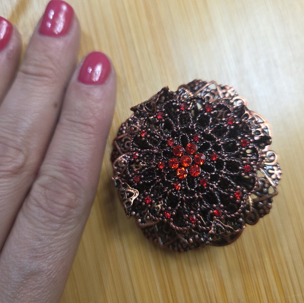 Elegant Red and Black Brooch With Clip - Picture 3 of 3